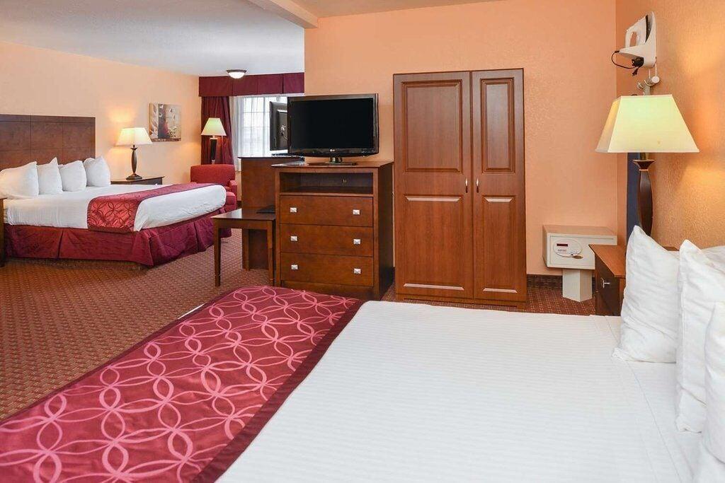 Days By Wyndham Whitmore Near Ann Arbor And Brighton 2*