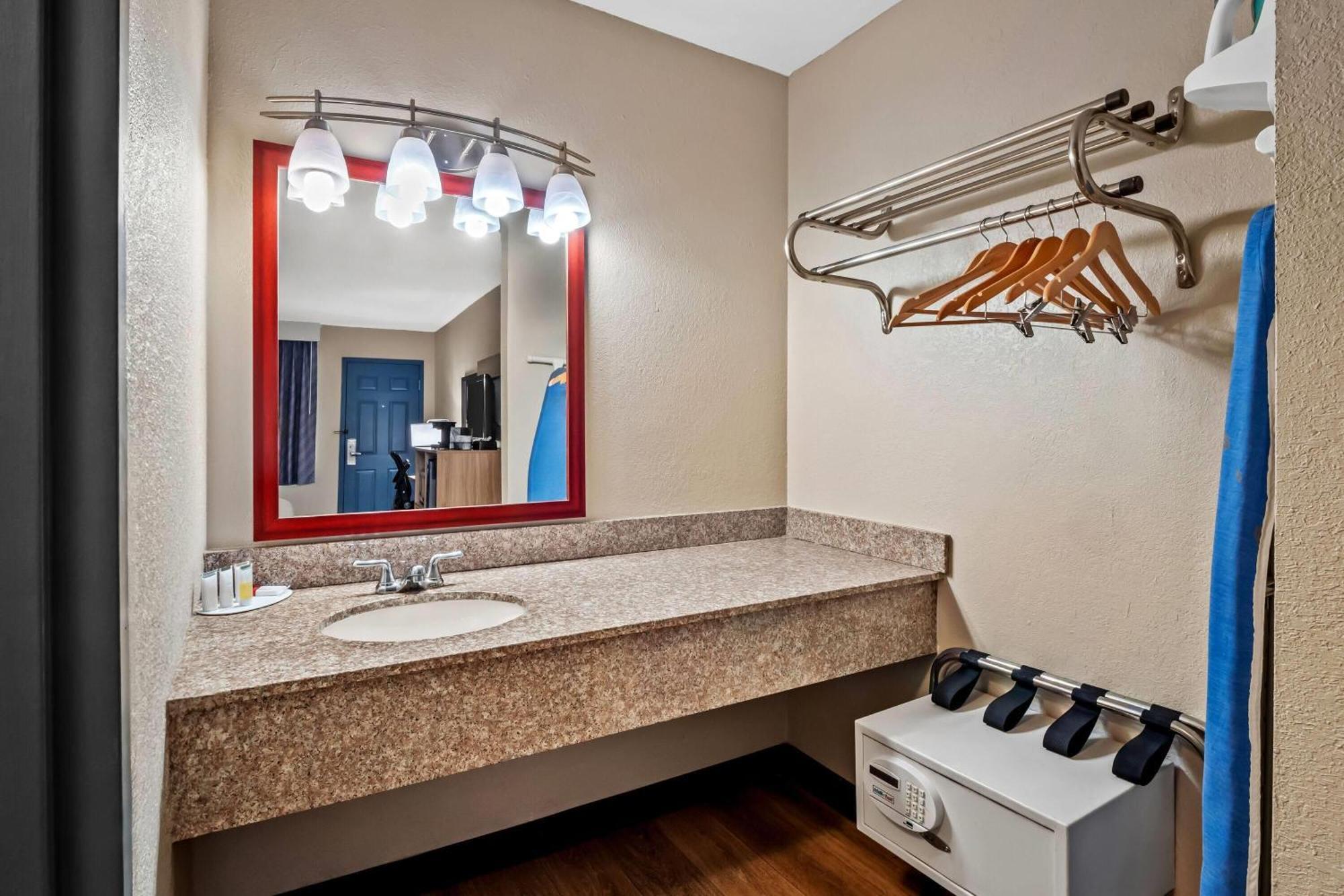 Days By Wyndham Whitmore Near Ann Arbor And Brighton Hotel 2*