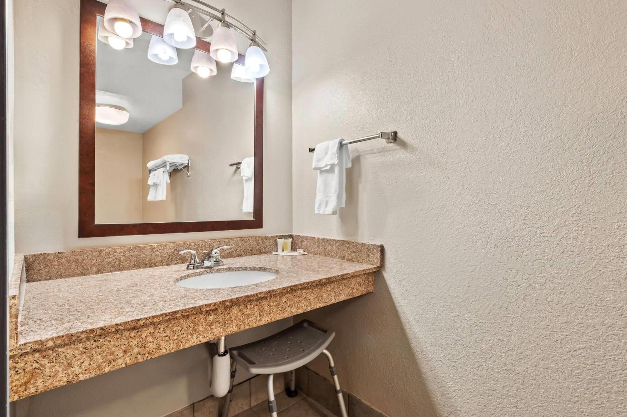 Hotel Days By Wyndham Whitmore Near Ann Arbor And Brighton