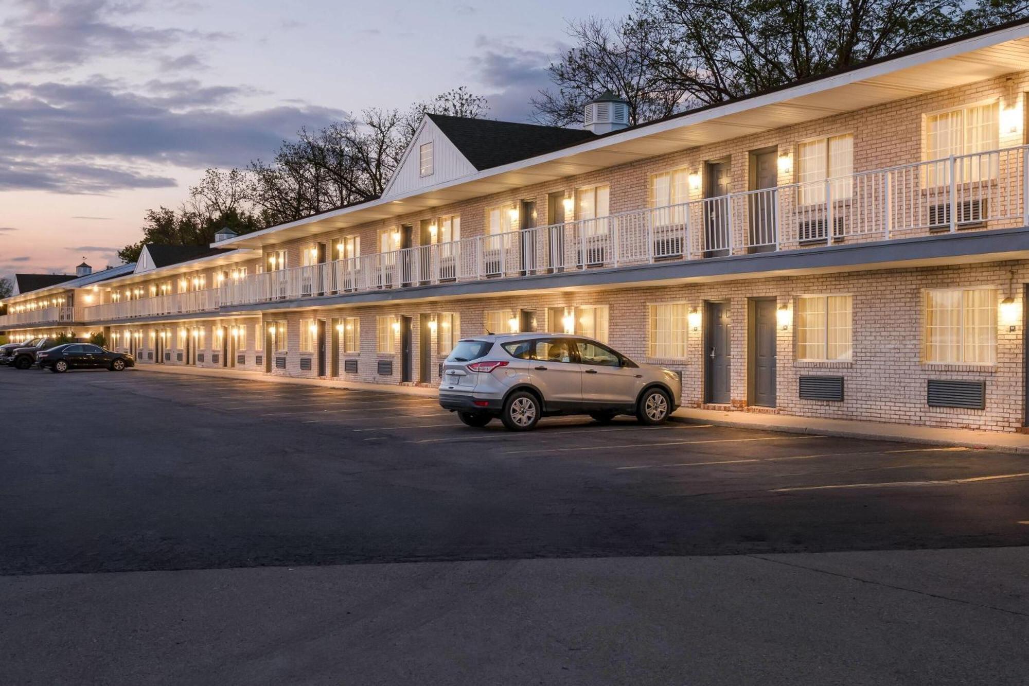 Days By Wyndham Whitmore Near Ann Arbor And Brighton Whitmore Lake