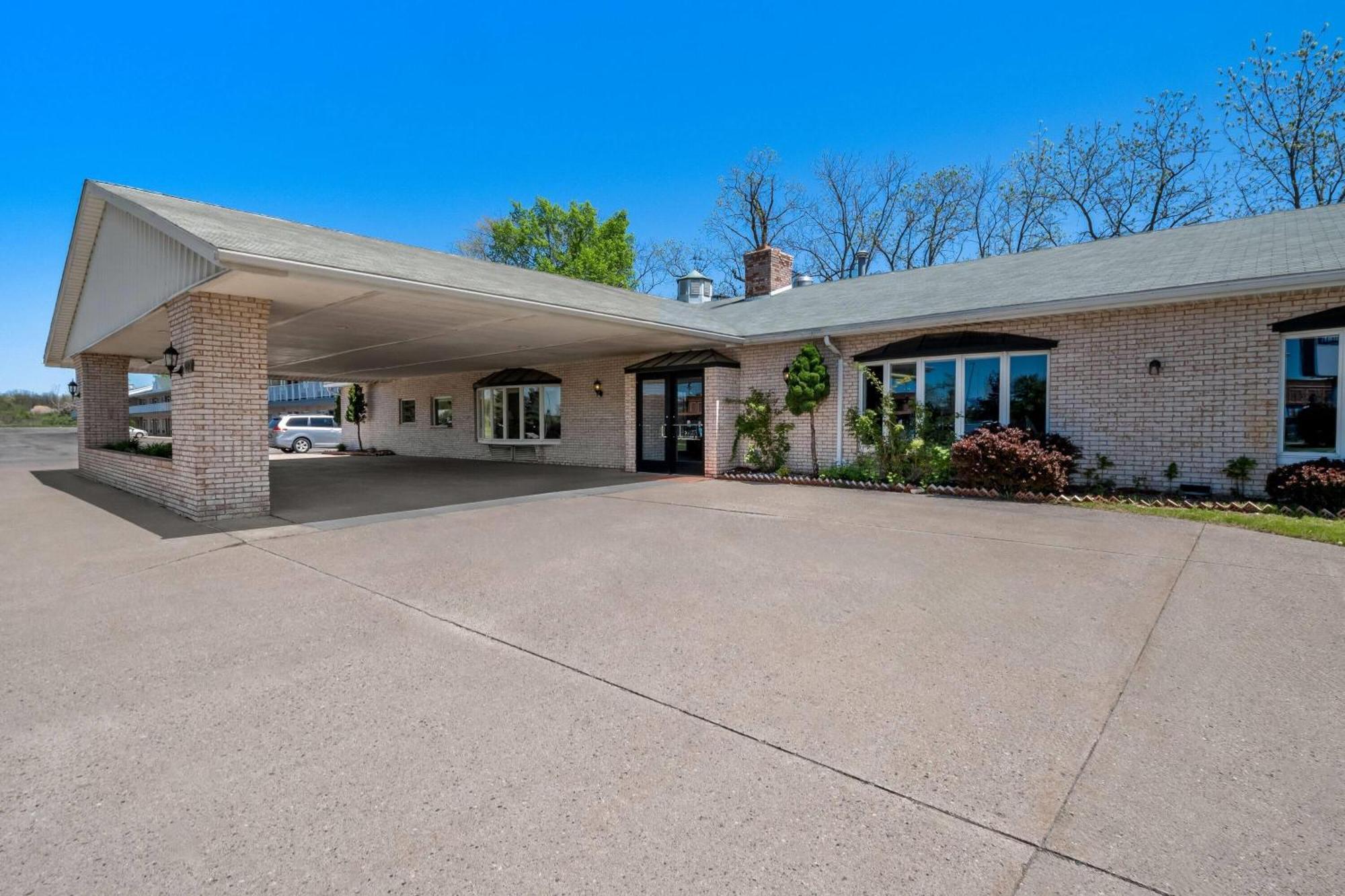 Days By Wyndham Whitmore Near Ann Arbor And Brighton Hotel 2*